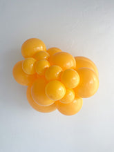 Load image into Gallery viewer, 24044 Tuftex Goldenrod 24&quot; Round (25ct)

