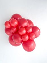 Load image into Gallery viewer, 17053 Tuftex Metallic Starfire Red 17&quot; Round (50ct)
