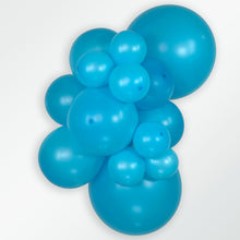Load image into Gallery viewer, 53054 Neon Blue 11&quot; Round (100ct)
